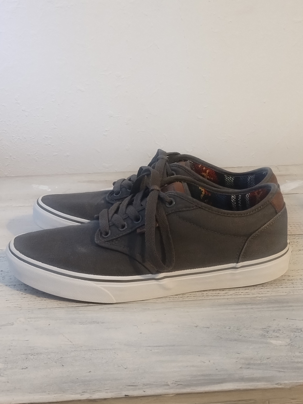 VANS Gray Canvas Shoes Sneakers 10  Fair condition